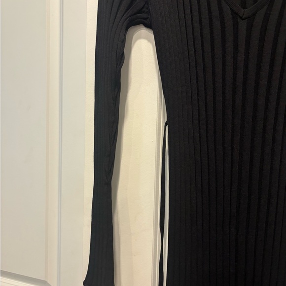 Dissh Ribbed Knit Maxi Dress | Black | Long Sleeve | V-Neck - Picture 7 of 11
